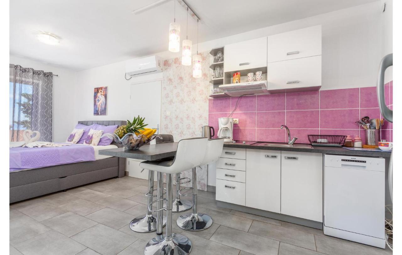 Beautiful Apartment In Stara Baska With Wifi Экстерьер фото